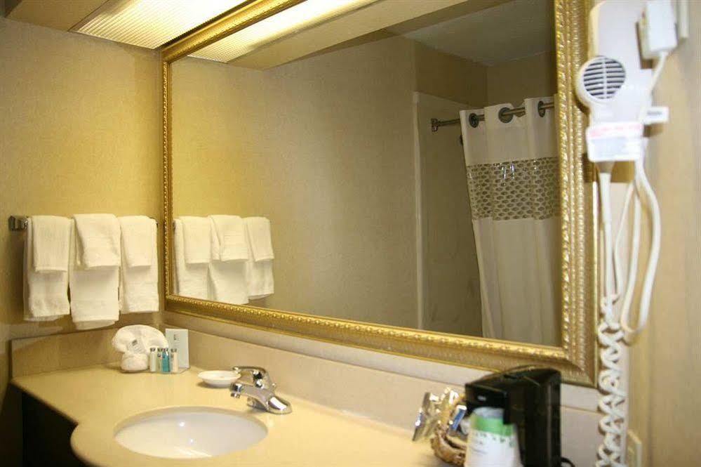 Quality Inn & Suites Searcy I-67 Стая снимка